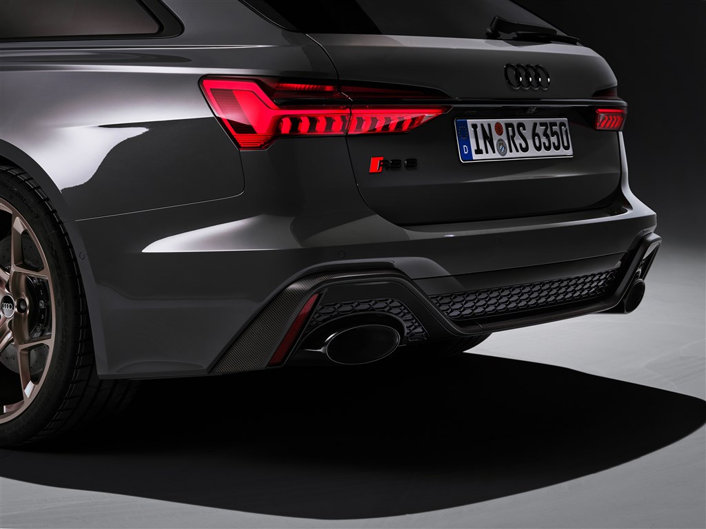 Audi RS 6 Avant performance (Nimbusgrå perleeffekt)
(Foto: Audi Sport)